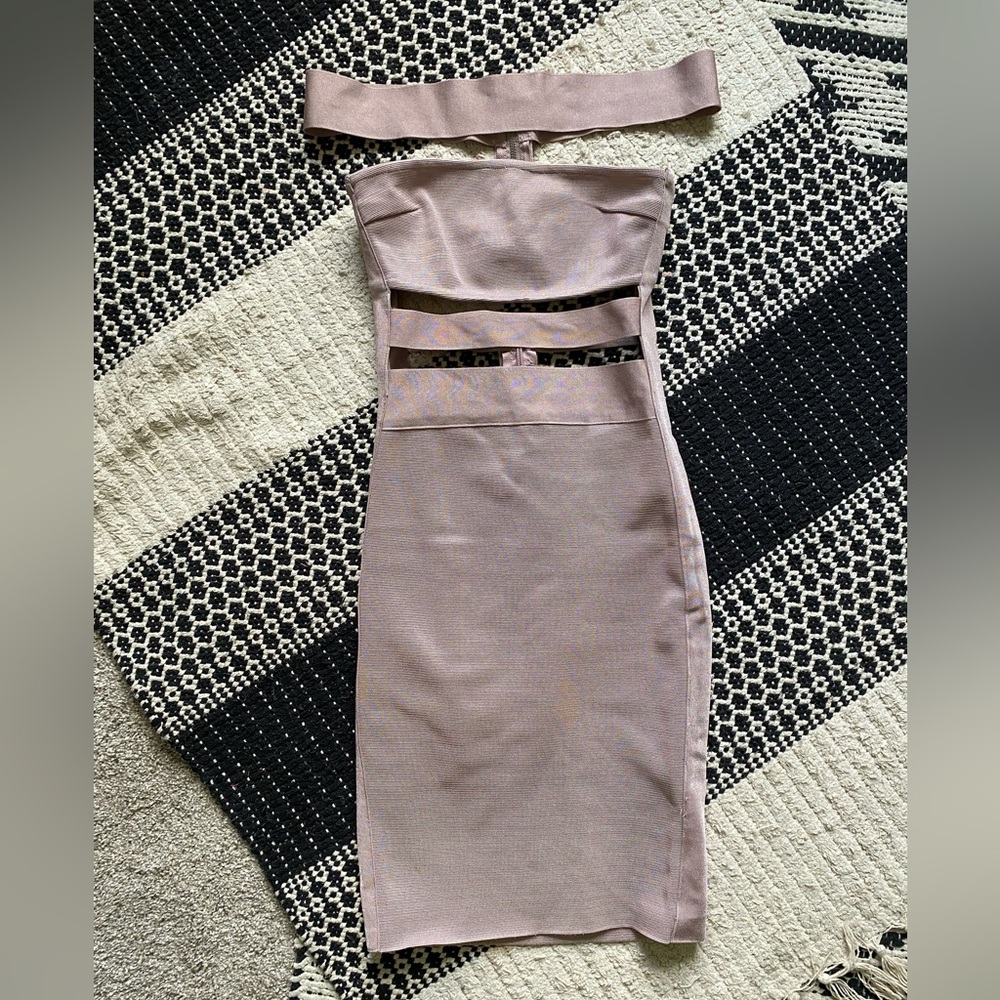 Akira Chicago black label mauve fitted off the shoulder dress